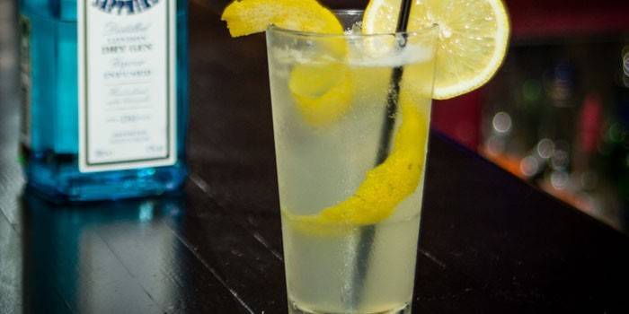 Cóctel de jugo de ginebra y limón