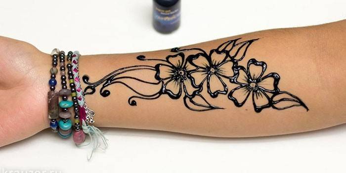 Mehendi pod ręką