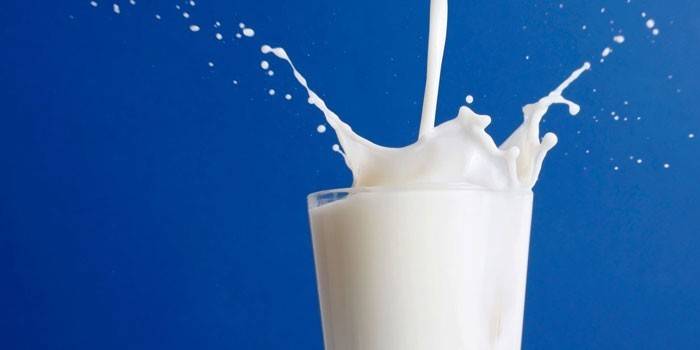 Leche en un vaso