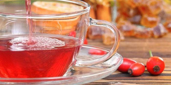 Copa con caldo de rosa mosqueta