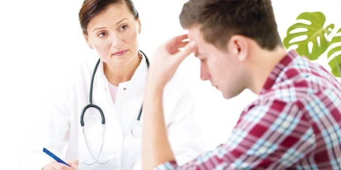 Homem na consulta do médico