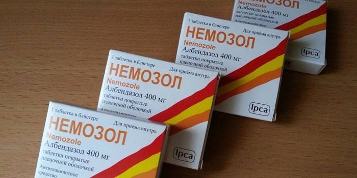 Comprimidos de nemozol en envases