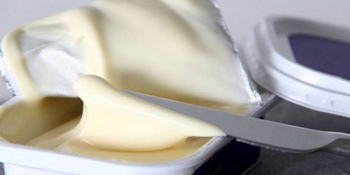 Queijo creme e faca