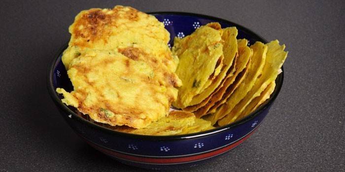 Chips de queijo caseiros prontos