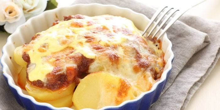 Variación de gratinado de papa con tocino francés