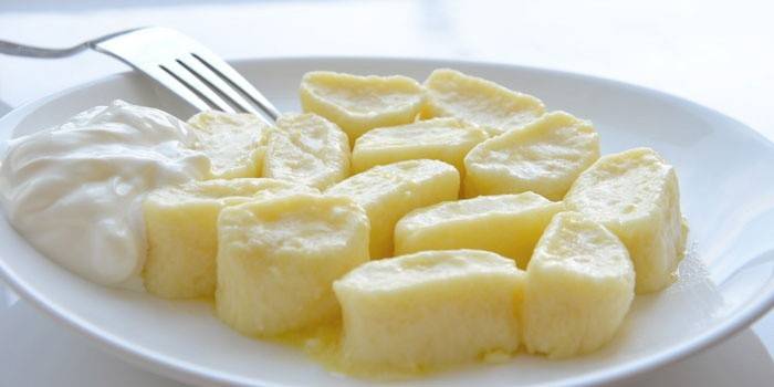  Bolinhos de massa preguiçosos em um prato