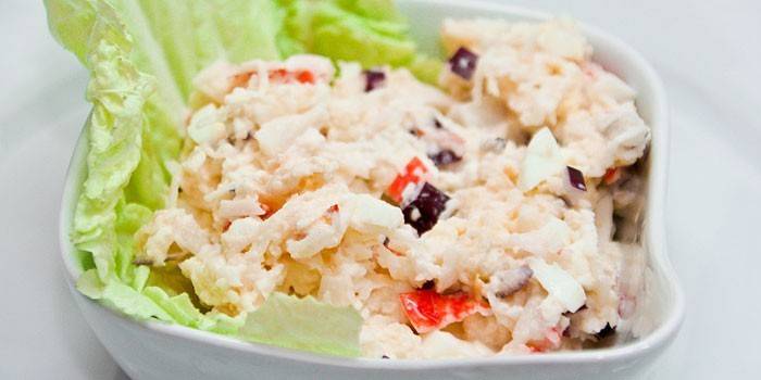 Ensalada con palitos de cangrejo y daikon