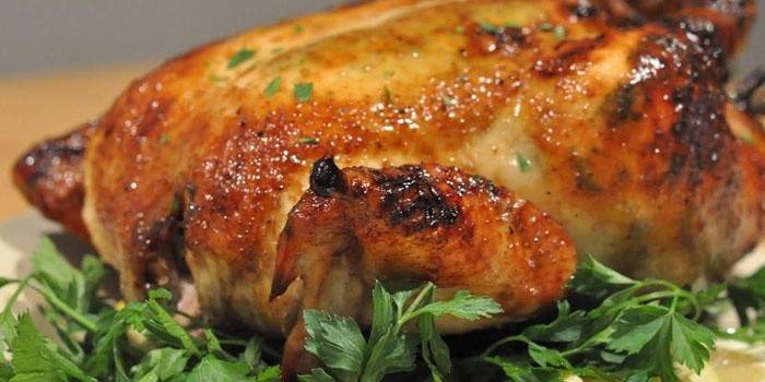 Pollo al horno con hierbas frescas