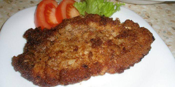 Schnitzel em uma placa
