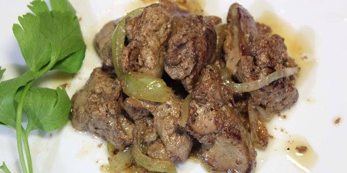 Hígado frito en un plato