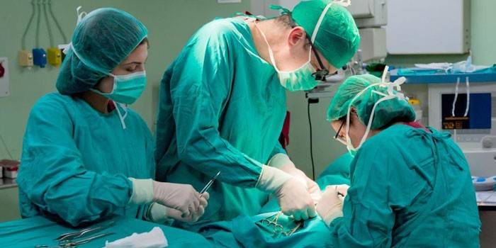Sanitariusze w operacji