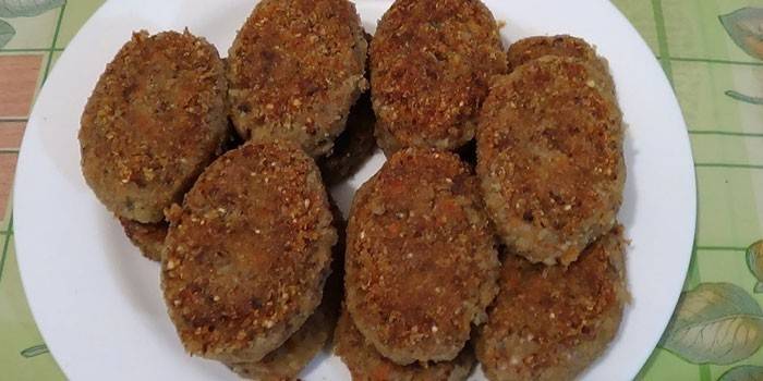 Costeletas de trigo mourisco frito