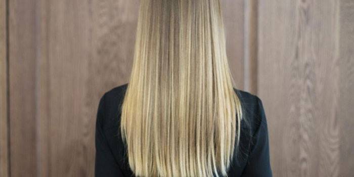 ¿Cómo se ve el resaltado de California en el cabello castaño?