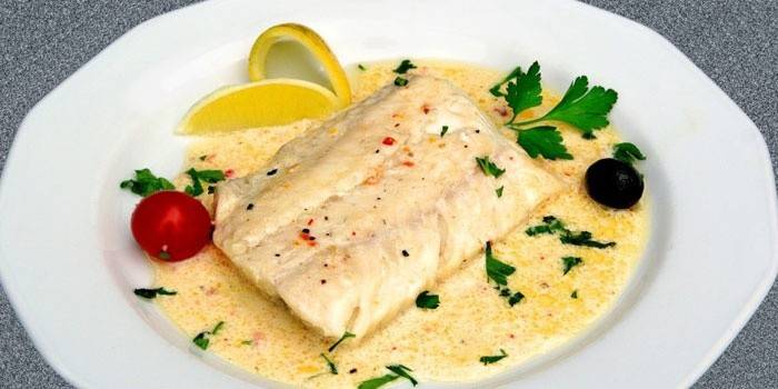 Filet z sandacza w sosie śmietanowym