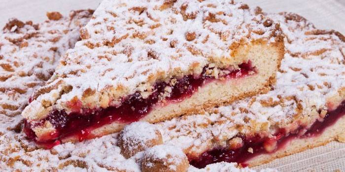 Tarta de masa quebrada con relleno de arándano