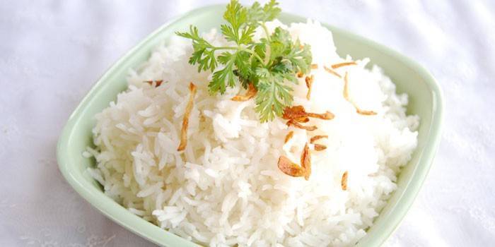 Arroz Basmati cozido em um prato