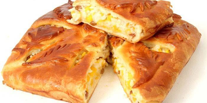 Torta com arroz, abóbora e passas