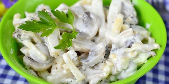 Salada de cogumelos com lula