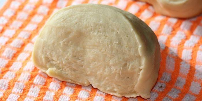 Pasta choux sobre una toalla