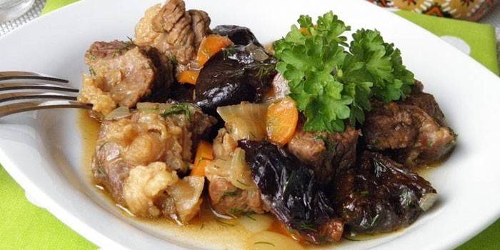 Carne de porco com ameixas