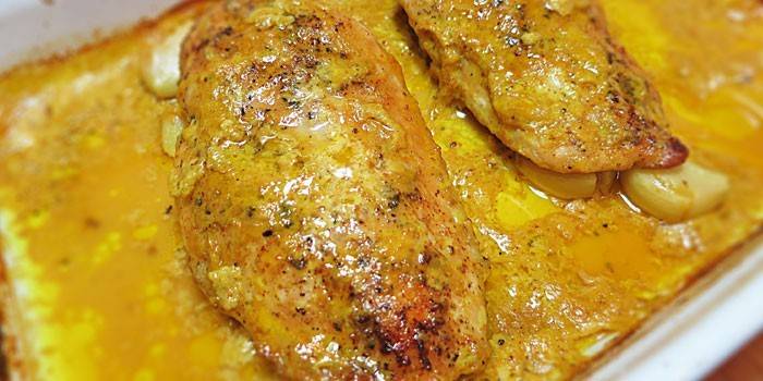 Filete de pollo al horno con ajo