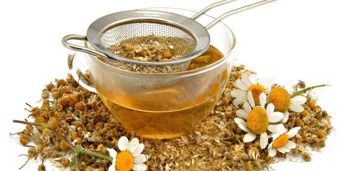 Infusão de camomila e camomila seca