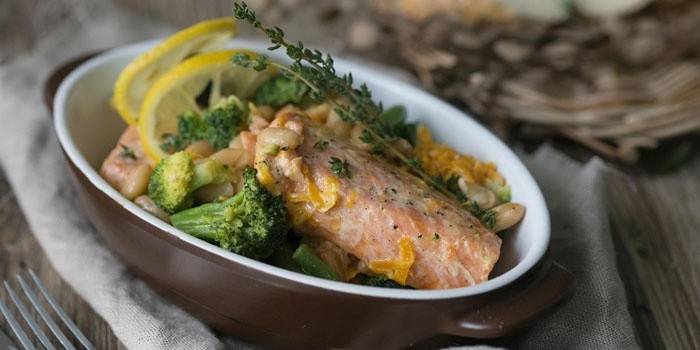 Salmón cremoso con verduras