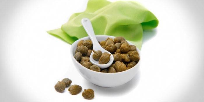 Alcaparras en un plato