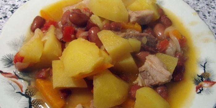 Guisado com feijão, guisado e batata