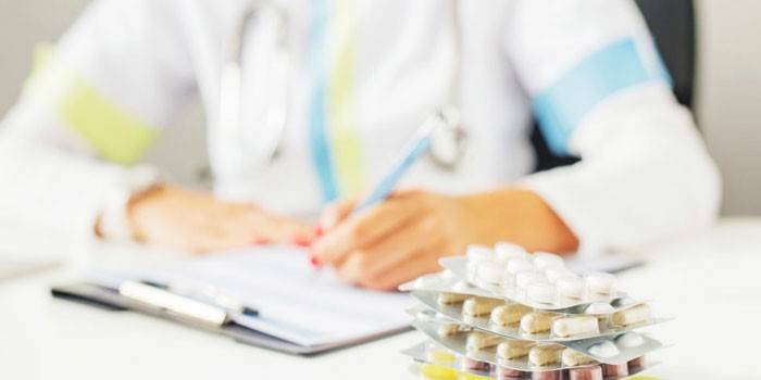 Medic y paquetes de pastillas