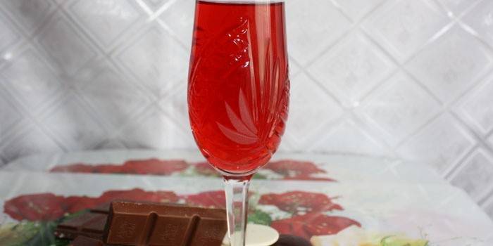 Domowe wino w szklance