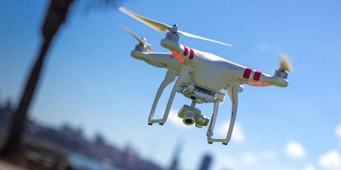 Quadrocopter w locie