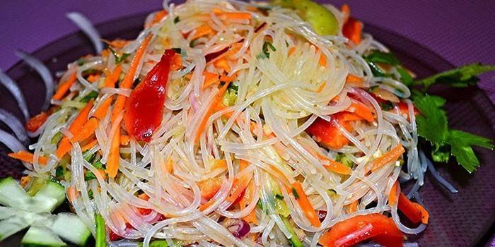 Ensalada Funchose en un plato