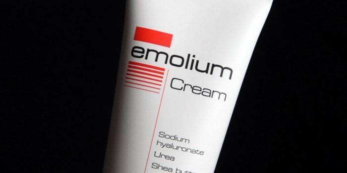 Cream Emolium em um tubo
