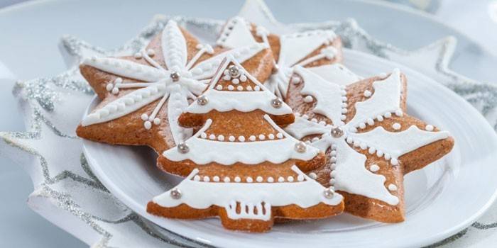 Biscoitos de gengibre de Natal com glacê
