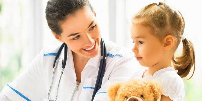 Médico e menina