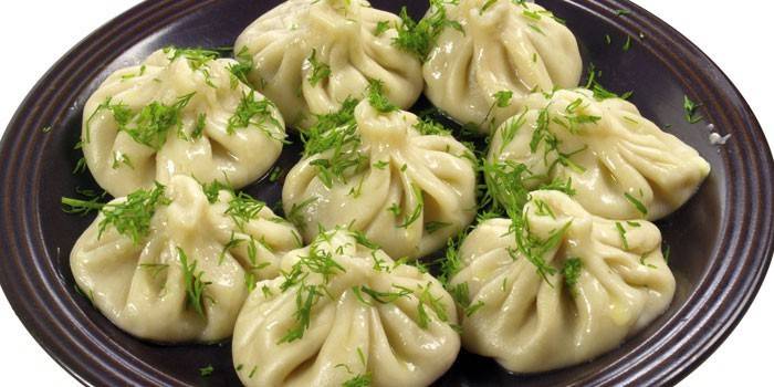 Manti pronto em uma placa