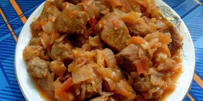 Carne de porco e chucrute solyanka