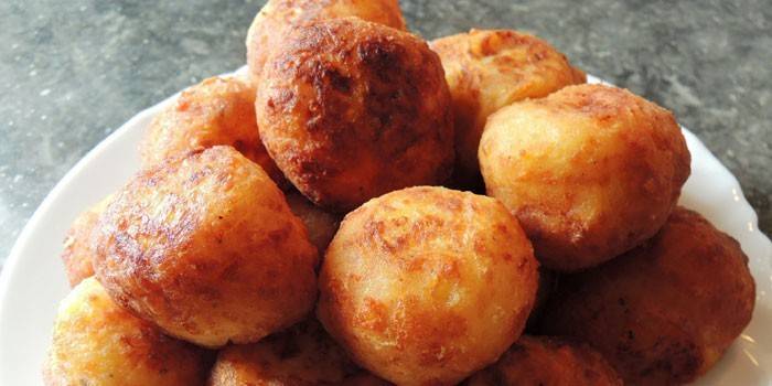 Purê de bolas de batata sem panado