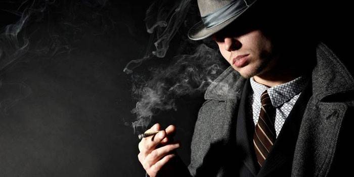 Homem, com, um, cigarro