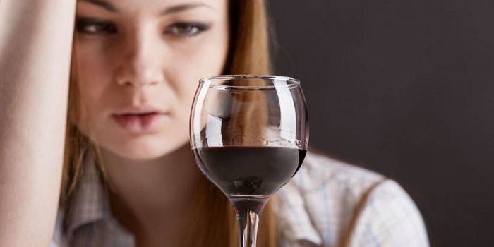 Menina, com, um, vidro vinho