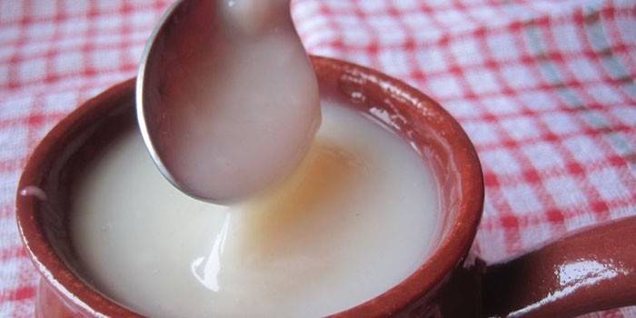 Gelatina de aveia-flax em um prato