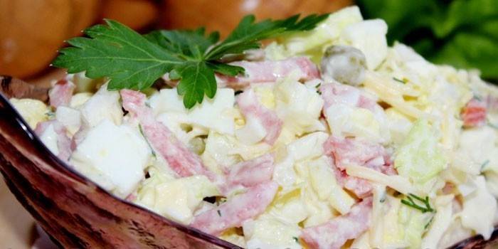 Salada de Peking com Salsicha Defumada