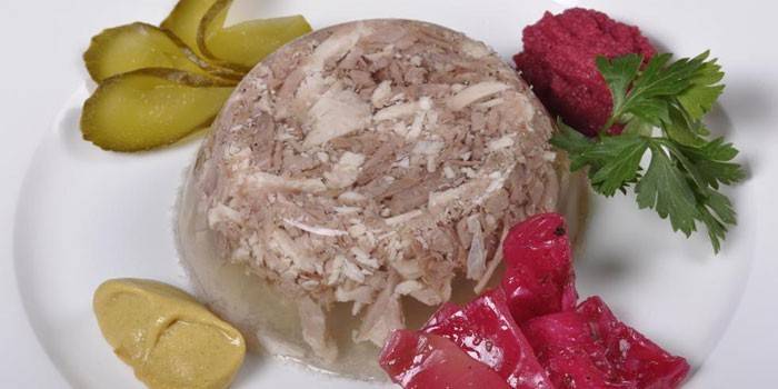 Jellied s chrenom na tanieri