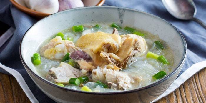 Sopa De Pollo verduras y funchose