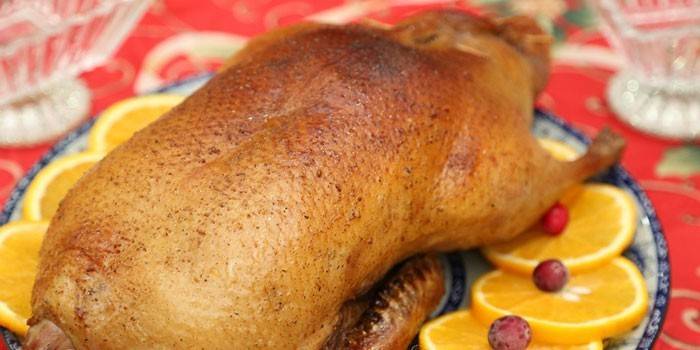 Pato con manzanas