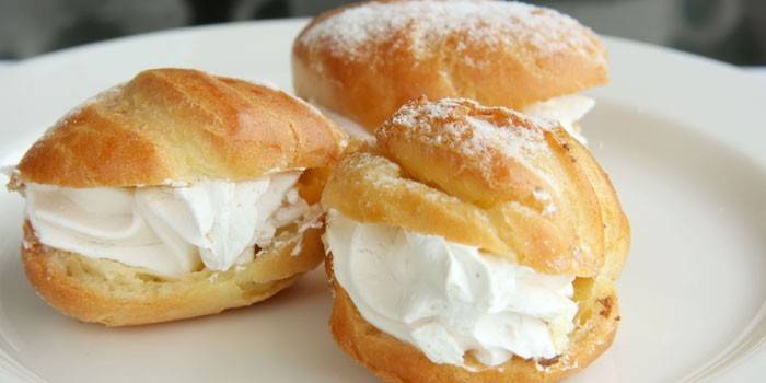 Profiteroles z kremem proteinowym