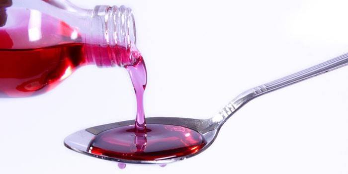 Sirup v lyžičke