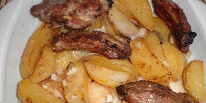 Pieczone Ziemniaki Z Żeberkami Wieprzowymi