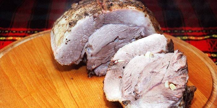 Carne de cerdo hervida preparada marinada en salmuera